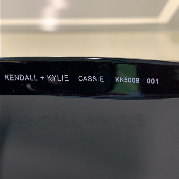 Authentic Kendall and Kylie Sunglasses - Picture 5 of 5